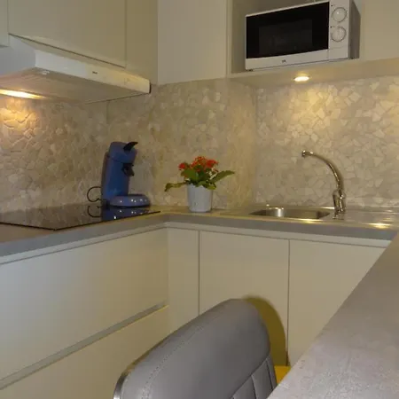 Апартаменты Ross, Zonnig En Gezellig En Vlakbij De Zee *