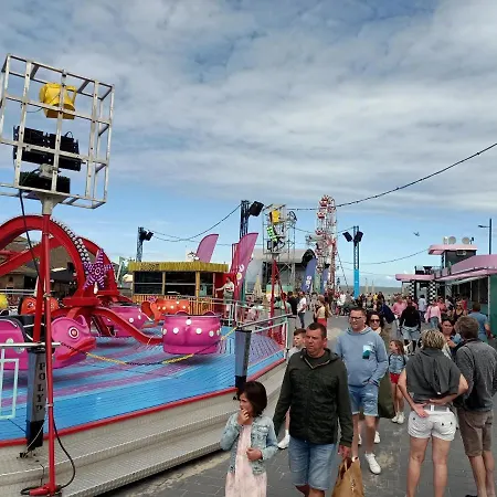 Ross, Zonnig En Gezellig En Vlakbij De Zee Апартаменты